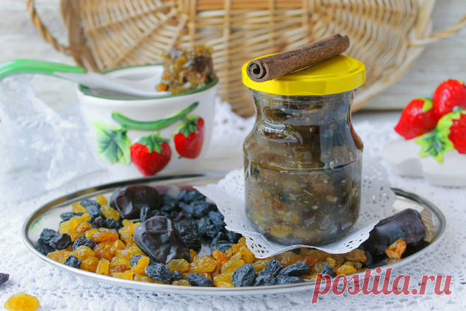 Джем из кабачков с финиками и изюмом - необычный оригинальный рецепт Кабачки – идеальные овощи для заготовок на зиму. Мы хотим вам предложить оригинальное блюдо – джем из кабачков с финиками и изюмом.