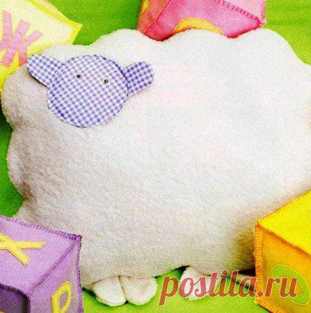 Подушка-овечка. Игрушка своими руками.