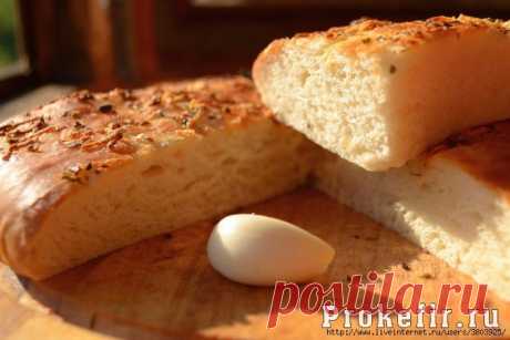 Фокачча на кефире с чесноком в духовке с итальянскими травами