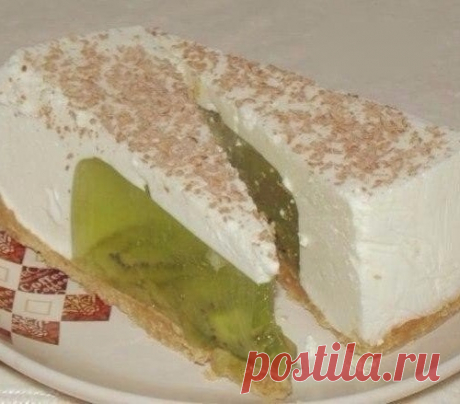 Желейный тортик из киви и сметаны без выпечки