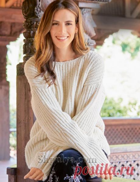 Белый пуловер в рубчик с расклешенными рукавами — Shpulya.com - схемы с описанием для вязания спицами и крючком