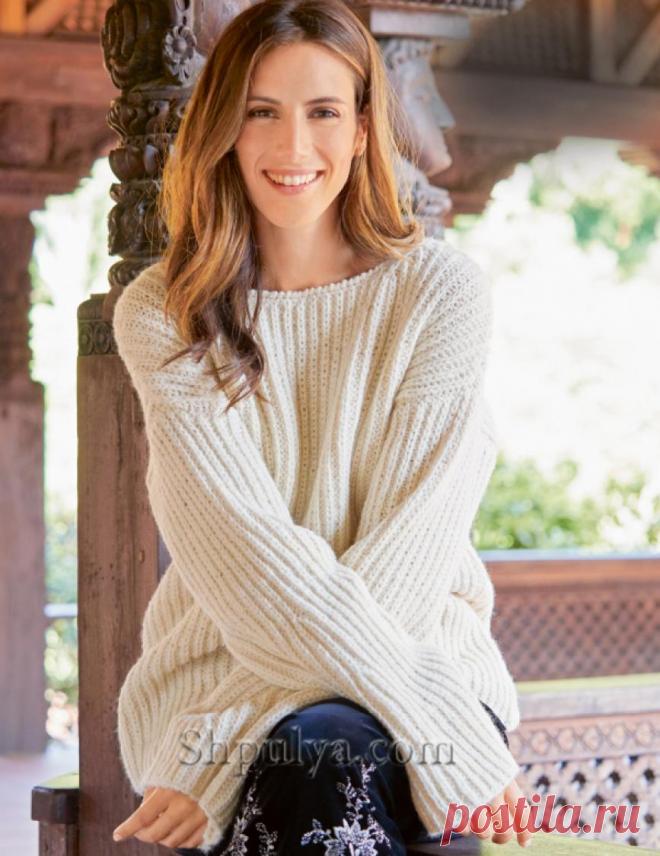 Белый пуловер в рубчик с расклешенными рукавами — Shpulya.com - схемы с описанием для вязания спицами и крючком
