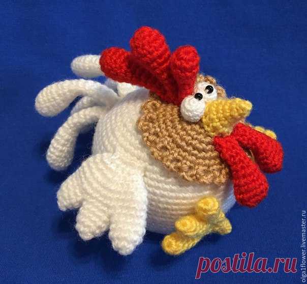 #вязание #игрушка #амигуруми #крючком
#рукоделие #творчество #подарок #декор
#описание #петух 
Можно использовать в качестве новогоднего сувенира, елочной или детской игрушки, или подвески (например, в машину).

Есть сказка мудрая в народе,
В ней петушок есть золотой.
И снова праздник к нам приходит
С предновогодней суетой.
Пусть в Новый год, как в старой сказке,
Добро прибудет в каждый дом!
Ведь символ года не напрасно
Зовется Красным Петухом!

Петушок в наступающем 2017 ...