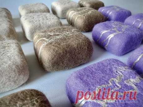 This is a unique handmade product - wool is felted over 100% vegetable natural soap with organic olive oil from Marseille, France. I added natural flax fibers to the wool surface. You can use this…
