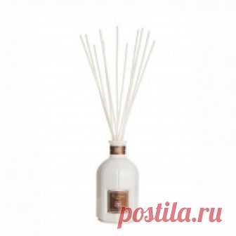 Arancio & Uva Rossa White Edition room diffuser The intense notes of red grapes, orange and cinnamon make this fragrance warm and enveloping: from this autumn available also in a modern varnished white guise, with copper metallic and iridescent soft touch details.