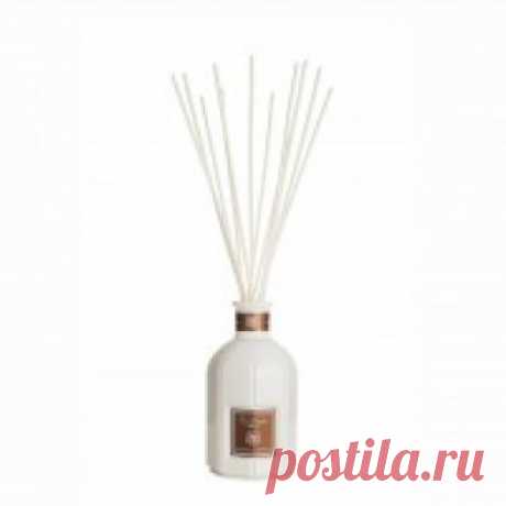 Arancio & Uva Rossa White Edition room diffuser The intense notes of red grapes, orange and cinnamon make this fragrance warm and enveloping: from this autumn available also in a modern varnished white guise, with copper metallic and iridescent soft touch details.