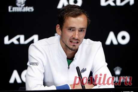 Названа сумма призовых Медведева за выступление на Australian Open. Названа сумма призовых российского теннисиста Даниила Медведева за выступление на Australian Open. По итогам турнира он заработал более 1,1 миллиона долларов. Ранее Медведев был оштрафован на 12 тысяч долларов за конфликт с судьей во время полуфинального матча против грека Стефаноса Циципаса.