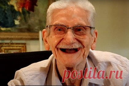 104-летний пилот назвал секретом долголетия два любимых алкогольных напитка. Отметивший 104-й день рождения житель США назвал секрет своего долголетия и дал совет молодежи. Артур Уолтерс-младший отпраздновал очередную знаменательную дату в своем доме в Вашингтоне, округ Колумбия. Мужчина получил лицензию пилота в 22 года, а во время Второй мировой войны был штурманом бомбардировщика B-17.