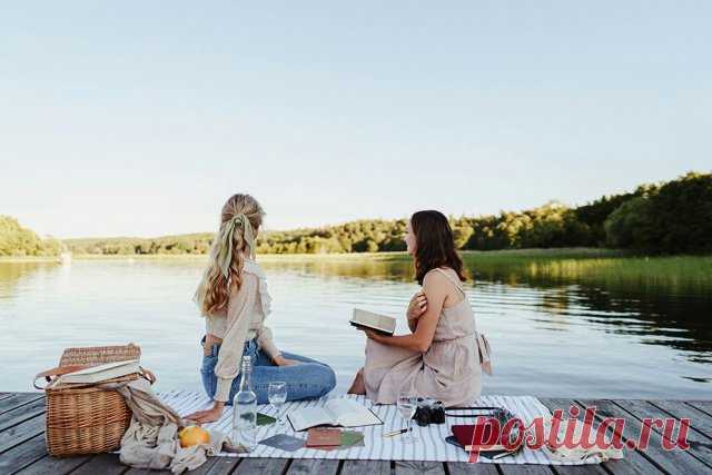 Базовый список: как собрать аптечку на дачу или отдыха на природе всех членов семьи Соберите походный набор средств, которые выручат вас на природе. Рассказываем, что должно быть в аптечке для пикников или прогулок в лес.