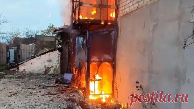 В Херсонской области из-за атаки БПЛА пострадали мирные жители. Два мирных жителя ранены в результате сбросов с дронов Вооруженных сил Украины (ВСУ) в Днепрянах Херсонской области. Об этом сообщил и. о. главы городского округа Новая Каховка Владимир Оганесов в своем Telegram-канале. "27 ноября на ...