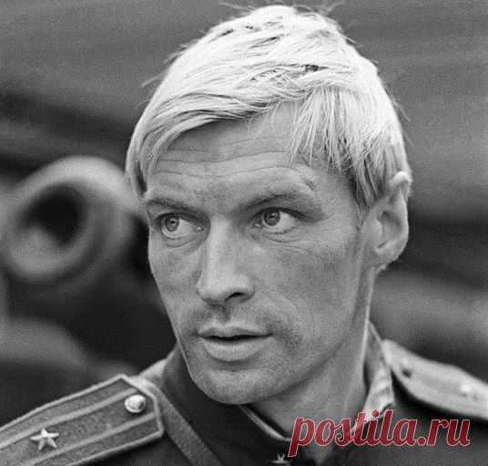 20 самых красивых мужчин советского кино