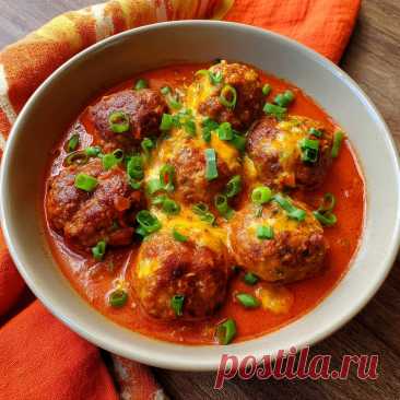 Überbackene Hackbällchen in Tomatensauce: Nie wieder trocken! - Lecker Kuche