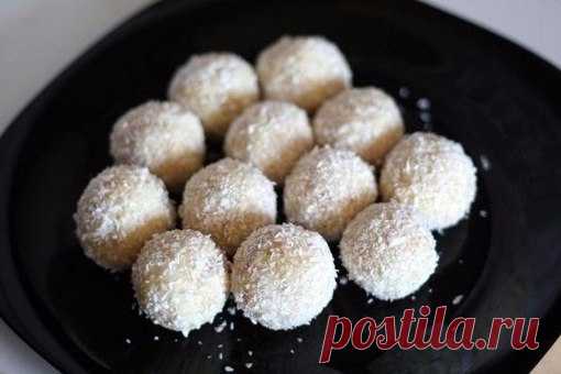 Конфеты «Рафаэлло». Очень просто, а самое главное вкусно!

Ингредиенты к рецепту:
Молоко, сгущенное натуральное – 1 банка
Масло сливочное – 2-3 ст. л.
Показать полностью…