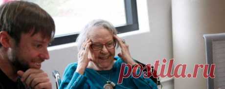 Google помог 97-летней старушке почувствовать себя инженером