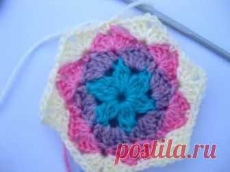 Красивый мотив по мастер классу волшебного крючка