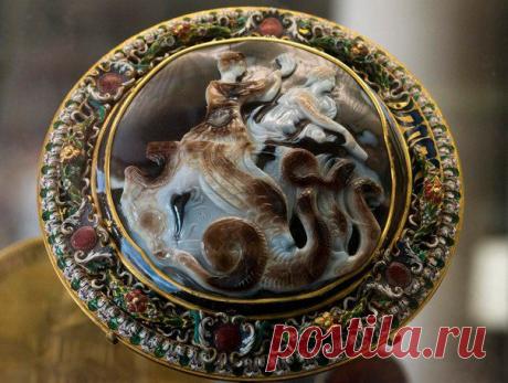 Камея с изображением императора Клавдим, I в / История цивилизаций!