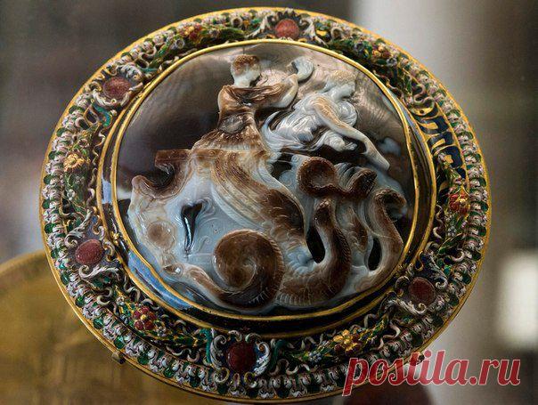 Камея с изображением императора Клавдим, I в / История цивилизаций!