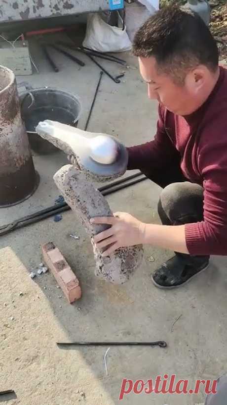 In just a few seconds, we will teach you how to make an aluminum soup spoon using a soup spoon mold.