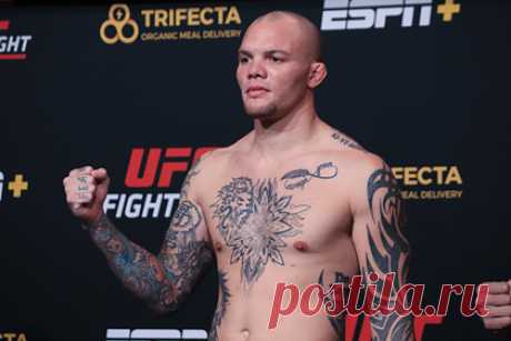 Боец UFC рассказал о дошедших до него слухах о Чимаеве. Американский боец смешанного стиля (MMA) Энтони Смит поделился мнением о шведе чеченского происхождения Хамзате Чимаеве. «Истории про Чимаева я слышу годами. Еще до его появления в UFC. Помню, говорили о том, как этот парень на тренировках разносит тяжеловесов в Швеции», — отметил Смит.