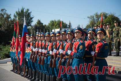 В Молдавии захотели вывести российские войска из Приднестровья. Делегация Молдавии на ежегодной встрече Совета министров иностранных дел Организации по безопасности и сотрудничеству в Европе (ОБСЕ) в Скопье призовет Россию вывести свои войска из Приднестровья, заявил министр иностранных дел и европейской интеграции страны Николай Попеску.