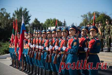 В Молдавии захотели вывести российские войска из Приднестровья. Делегация Молдавии на ежегодной встрече Совета министров иностранных дел Организации по безопасности и сотрудничеству в Европе (ОБСЕ) в Скопье призовет Россию вывести свои войска из Приднестровья, заявил министр иностранных дел и европейской интеграции страны Николай Попеску.