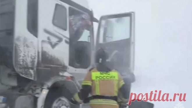 Пожар на руднике в Приморье потушили. Горноспасатели потушили пожар на руднике "Николаевский" в Приморском крае. Об этом сообщили в региональной пресс-службе МЧС. В ведомстве пояснили, что возгорание ликвидировано на площади около десяти квадратных метров. Из-за ...