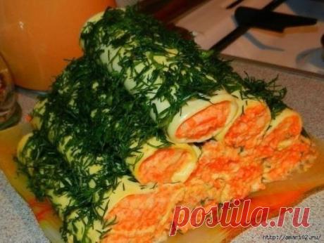 Закусочные сырные трубочки
Эти закусочные сырные трубочки с начинкой из корейской морковки и с плавленным сыром. Очень вкусные! На праздничный стол - отменное блюдо.
Ингредиенты:
Сыр плавленый в пластинках - 16 штук;
Корейская морковь – 300 грамм;
Вареное куриное яйцо – 3 штуки;
Укроп – 1 большой пучок;
Чеснок – 2 зубчика;
Сливки (густые) – 3 ст. ложки;
Горчица, соль, перец
Способ приготовления:
Измельчить в блэндере яйца, корейскую морковку, чеснок, сливки до кремового состояния. Проверить не