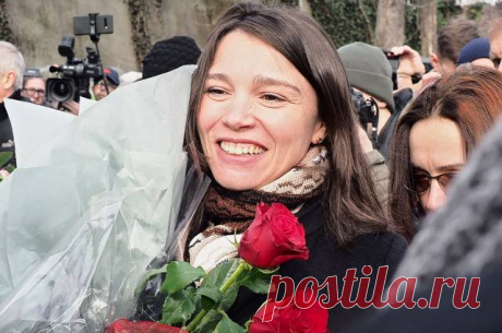Жанна Немцова - самая старшая из всех детей Бориса Ефимовича, ей 37 лет. Девушка появилась на свет в единственном официальном союзе политика с женой Раисой. Еще в 1990-х родители Немцовой стали жить раздельно, однако официальный развод так и не оформили.