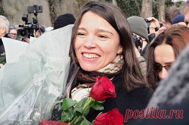 Жанна Немцова - самая старшая из всех детей Бориса Ефимовича, ей 37 лет. Девушка появилась на свет в единственном официальном союзе политика с женой Раисой. Еще в 1990-х родители Немцовой стали жить раздельно, однако официальный развод так и не оформили.
