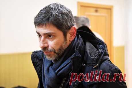 Актер Николаев рассказал о жизни после выписки из психиатрической клиники. Российский актер Валерий Николаев рассказал о жизни после выписки из психиатрической клиники. Артист заявил, что он многое переосмыслил после нервного срыва. При этом он заявил, что ментальные проблемы у него начались еще в 2016 году — тогда умер его отец. Актер долго игнорировал свои переживания.