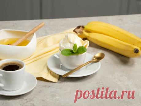 Пломбир из кефира – пошаговый рецепт приготовления с фото Пломбир можно приготовить не только из сливок или молока, но и из кефира. А чтобы мороженое получилось плотным и сладким, добавьте в пломбир банан.