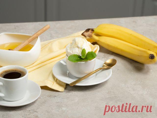 Пломбир из кефира – пошаговый рецепт приготовления с фото Пломбир можно приготовить не только из сливок или молока, но и из кефира. А чтобы мороженое получилось плотным и сладким, добавьте в пломбир банан.