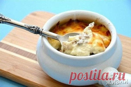 КАК УЖИНАТЬ, ЧТОБЫ НЕ ПОПРАВИТЬСЯ 
Девочки, отличные рецептики для самых стройных 
 
1. Куриная грудка в грибном соусе 
Калорийность на 100грамм: 82Ккал 
 
Ингредиенты: 
 
Куриная грудка — 1 шт. 
Шампиньоны — 250 г 
Натуральный йогурт — 1 стакан 
Лук — 1 шт. 
Оливковое масло — 1 ст. л. 
Соль, перец — по вкусу 
 
Приготовление: 
 
1. Грибы и лук нарезать пластинками, обжарить в небольшом количестве масла на сковороде. 
2. На куске филе сделать неглубокие надрезы, чтобы быст...