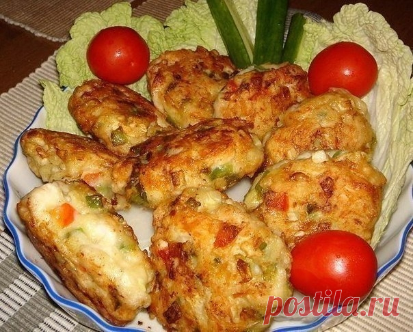 Рецепт очень вкусных и полезных котлет из куриного мяса с овощами и сыром. Вкус у этих котлет получается очень пикантный и необычный!