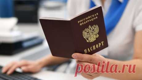 МВД России проверит ошибочное аннулирование гражданства матери бойца РФ. Матери российского бойца Татьяне Луценко вернули российское гражданство, которое было аннулировано по ошибке. Об этом в своем Telegram-канале сообщила официальный представитель МВД Ирина Волк. &quot;Мои краснодарские коллеги вручили новый ...