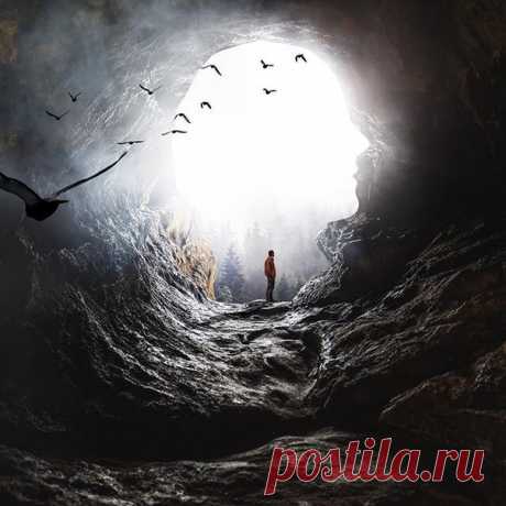 Ночь укрыла землю покрывалом
Снов, фантазий, сказок и мечты,
Звезды и Луна глядят устало,
Охраняя мир, покой и сны.

#сны_и_явь@intensive_taropy