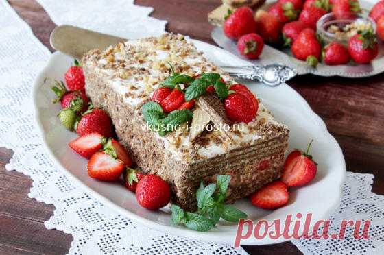 Быстрый торт с клубникой из готовых вафель