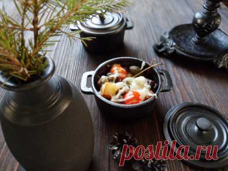 Горячая картофельно-грибная закуска в чугунных кокотницах. Рецепт под катом.. Благодарность https://sirina007.livejournal.com/profile &nbsp;&nbsp; за идею добавлять&nbsp; каперсы )), Ирина спасибо . Расчет продуктов &nbsp;на одну кокотницу объемом 250мл :…