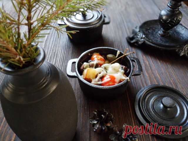 Горячая картофельно-грибная закуска в чугунных кокотницах. Рецепт под катом.. Благодарность http://sirina007.livejournal.com/profile    за идею добавлять  каперсы )), Ирина спасибо . Расчет продуктов  на одну кокотницу объемом 250мл :…