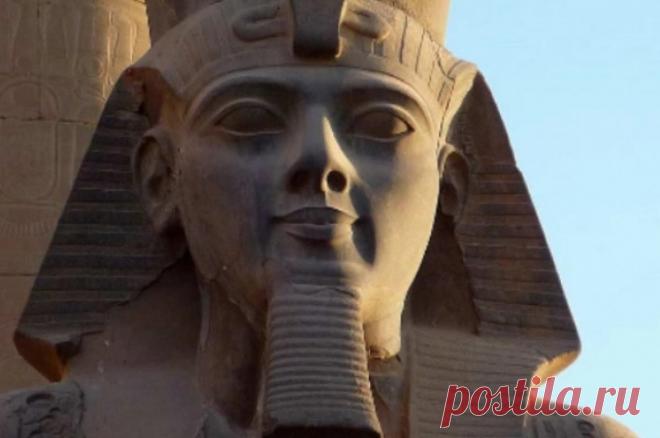 Рентген выявил невероятные детали на изображении древнеегипетского фараона. Они позволили сделать ряд важных открытий.