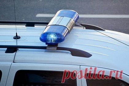 Российского полицейского заподозрили в случайном выстреле в напарника. Полицейский, получивший ранение во время перестрелки с вымогателями в Орехово-Зуево, мог сам случайно застрелить напарника. Дело о расправе по неосторожности выделено в отдельное производство. Все произошло 28 июня 2023 года, когда силовики прибыли на сообщение о вымогательстве у владельца местного автосервиса.