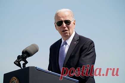 Трамп назвал оскорбительными оговорки Байдена. Бывший президент США Дональд Трамп назвал оскорбительными оговорки и неточности, которыми изобилуют публичные выступления президента США Джо Байдена. «Он дает пресс-конференцию, а потом они всегда четыре раза поправляются. Вообще-то это оскорбительно», — отметил экс-президент.