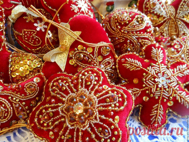 Игрушки на елку мягкие, из бархата с вышивкой (большой набор) – заказать на Ярмарке Мастеров – 7MRWLRU | Елочные игрушки, Рязань Игрушки на елку мягкие, из бархата с вышивкой (большой набор) в интернет-магазине на Ярмарке Мастеров. Большой набор эксклюзивных, мягких, елочных украшений из красного бархата с вышивкой в золотой гамме - 