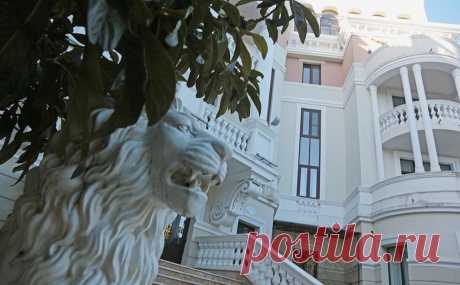 Национализированную квартиру Зеленского в Крыму оценили в 24 млн руб.. Квартиру, которая была зарегистрирована на жену президента Украины Владимира Зеленского в поселке Ливадия на Южном берегу Крыма, оценили в 23,9 млн руб.
