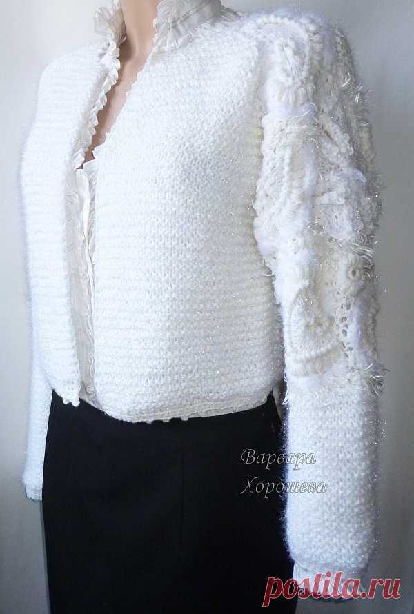 Белый вязаный жакет. Для торжественного случая и просто для улучшения настроения. А Вам нравится одежда белого цвета? Очень интересно прочитать ваши комментарии об этом.