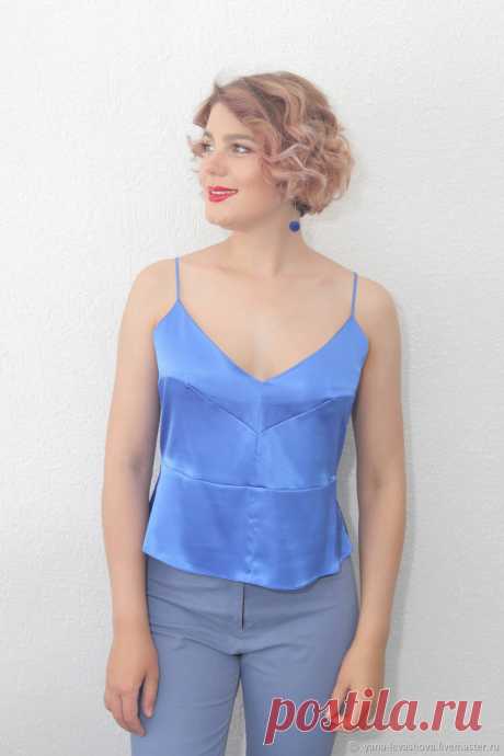 Топ шелковый на бретелях маечка из шелка – заказать на Ярмарке Мастеров – OO3RMRU | Топы, Москва Топ шелковый на бретелях маечка из шелка в интернет-магазине на Ярмарке Мастеров. Пошив, готового нет в наличии. Цвет может быть любым по вашему выбору. Ткань Италия.

В сообщении пишите ваш номер телефона с вотсапом.

Пошив дистанционный по меркам. Фасон полуприлегающий. Степень открытости по вашему желанию, может быть более закрытым.