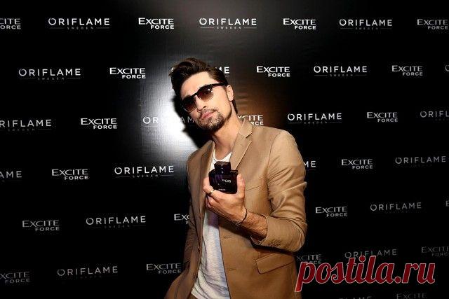 Непревзойденный Дима Билан вновь с Oriflame! Встречай новую версию культового мужского аромата – Excite Force для сильной духом мужественной натуры.

Excite Force, как идеальный мужчина, предлагает нечто большее, чем легкий флирт, воплощенный в оригинальном аромате Excite, который вышел в 2009 году. В характере новой туалетной воды зрелость, глубокие чувства и сильные эмоции.

В продаже с 13 июля 2015 года.