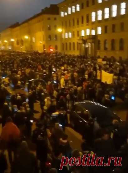 В Мюнхене проходят протесты против инфляции, роста цен и экономической политики Шольца