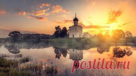 Не клянись кому-то понапрасну, ложных обещаний избегай. В сердце огоньку не дай погаснуть, нищим, и убогим помогай. Пусть в душе рассеется тревога, не смотри, что плохо все вокруг... Если ты надеешься на Бога, значит, все в порядке, милый друг!