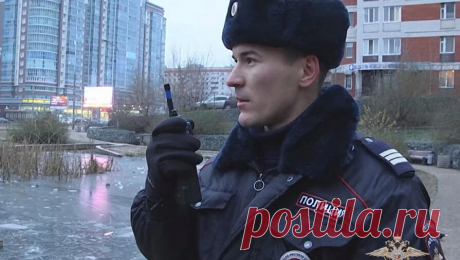 Двое детей провалились под лед в Татарстане. В Казани полицейский и два сотрудника Росгвардии спасли двух детей, которые провалились под лед на пруду. Об этом сообщает &quot;МВД Медиа&quot;. Инцидент произошел в Советском районе республиканской столицы. Как рассказал старший сержант ...